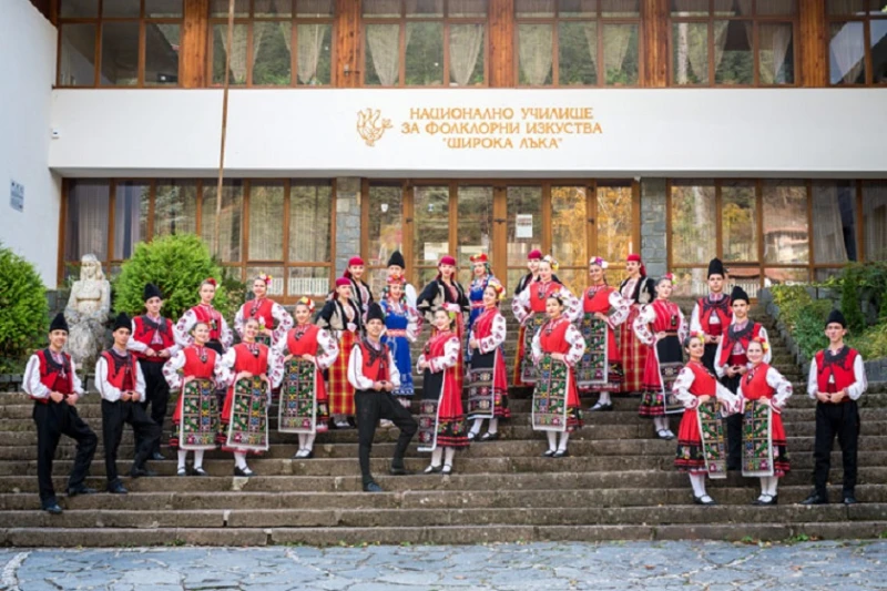 Над 900 участници събра националният конкурс "Широка лъка пее, свири и танцува"