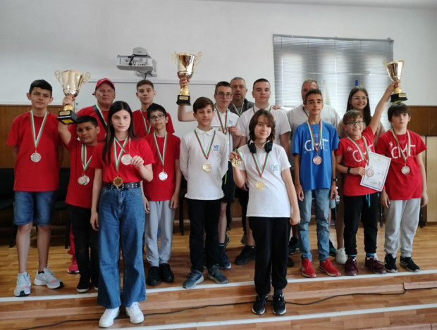 Ученици от Математическата гимназия Д р Петър Берон във Варна