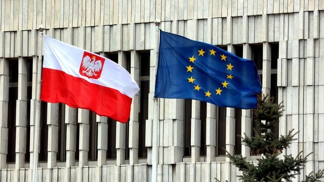 Полша ще отговори на претенциите на ЕС за закона за руско влияние