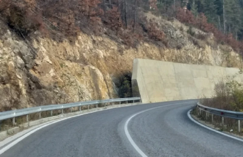 Катастрофа затруднява движението по пътя Пазарджик – Пещера