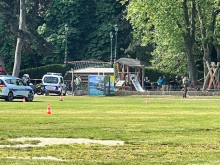 Въоръжен с нож наръга шест дечица от детската градина, докато играят в парк във Франция