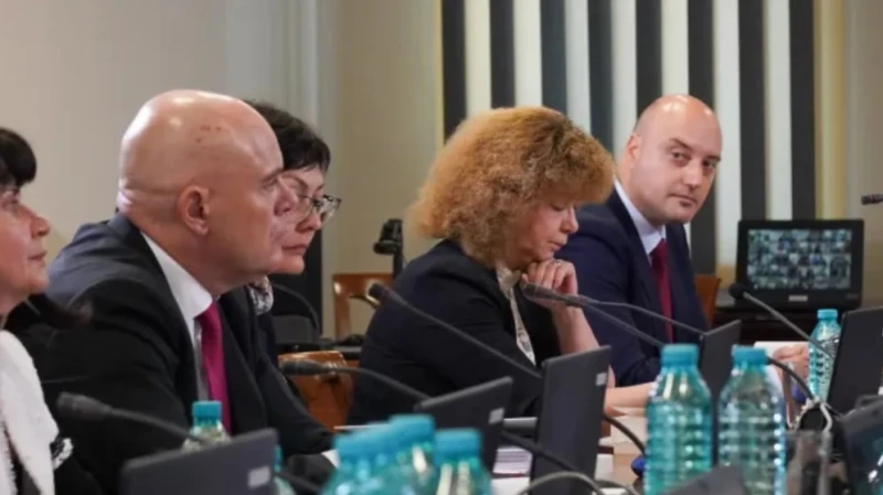 ВСС заседава почти до полунощ, следващото заседание за отстраняването на Гешев ще е в понеделник