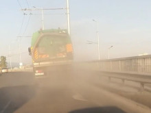 Пловдивчанин показа какво "чудо" бълва камион на "Чистота"