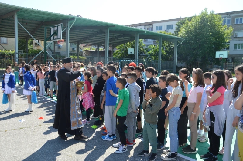 Близо 1000 ученици от Благоевград и техните родители се радват на нова придобивка