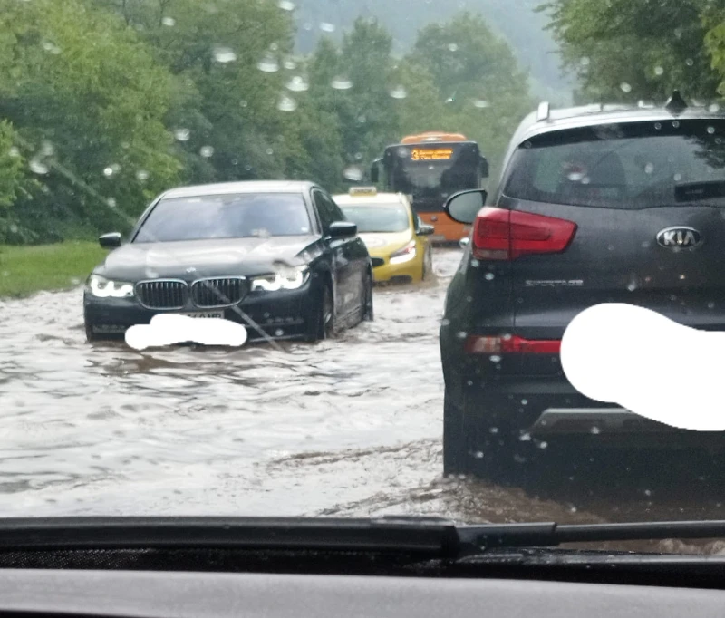 Наводнение на пътя Панчарево - Кокаляне