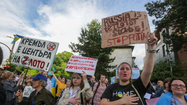 Украинци и българи излязоха на протест пред посолството на Руската