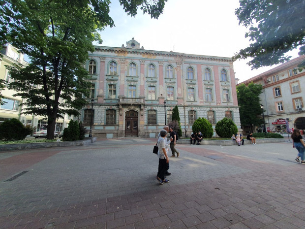 TD Музикалната академия в Пловдив иска сградата на БНБ за