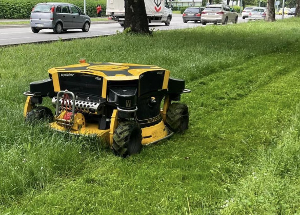 TD Иновативната машина за която че коси трева в район
