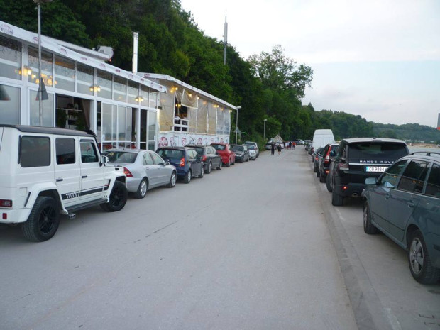 Протест срещу отварянето на Крайбрежната алея във Варна за автомобилен