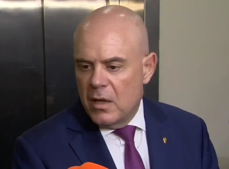 Гешев: Надявам се, членовете на ВСС да не влязат в политическия график на Пеевски и Борисов