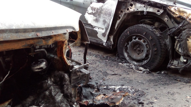 Двама украинци на 29 и 42 години са запалили колата