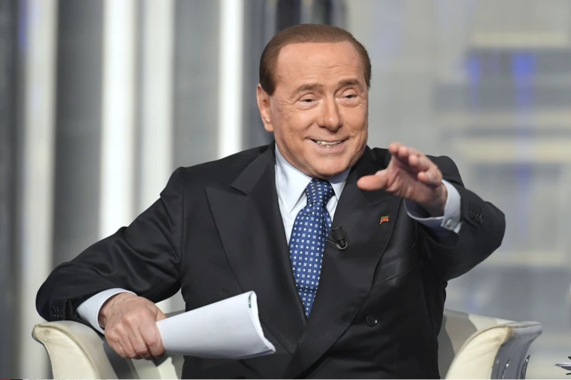 "Човекът, който сам създаде себе си": Какъв бе Силвио Берлускони
