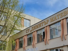 Учители: Ето така се награждават послушковците на шефа! Позор!