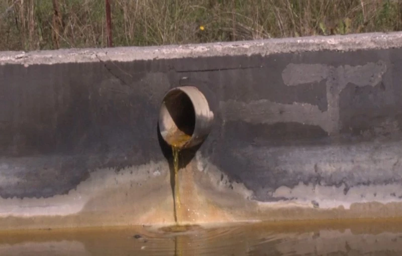 Отпадни води и фекалии замърсяват Дюлева река, ВиК обещаха да предприемат мерки
