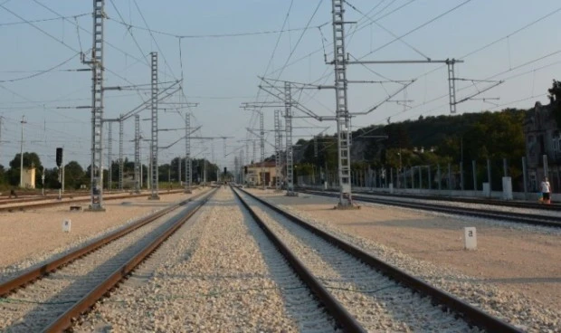 Възстановено е движението на влаковете в участъка Ихтиман-Костенец