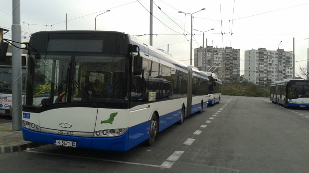 Обслужването на автобусна линия 209 Бърз движеща се от ж к