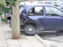 Шофьорка отне предимството на колега на пътя и пострада