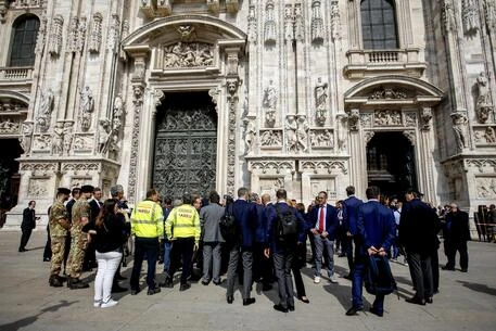 Отцепиха площада пред Миланската катедрала за погребението на Берлускони