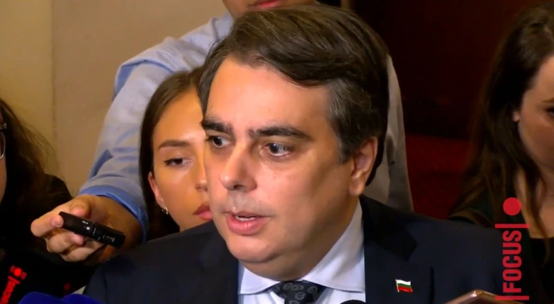 Асен Василев: Виолета Лорер оттегли кандидатурата си сама, на нейно място влиза Гергана Беремска