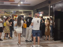 Привърженици на "Възраждане" в Пловдив опитаха да саботират прожекция на филм