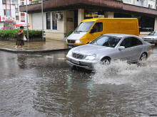 След обилните валежи в София: Почти 20 сигнала са подадени за наводнения