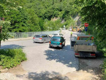 Свлачище затвори пътя между Асеновград и Смолян, няма пострадали