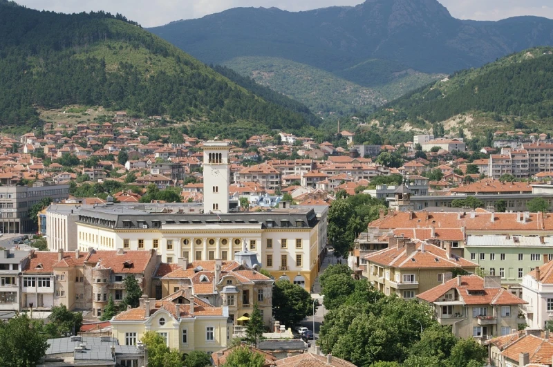 С близо половин година намалява продължителността на живота в Сливенско
