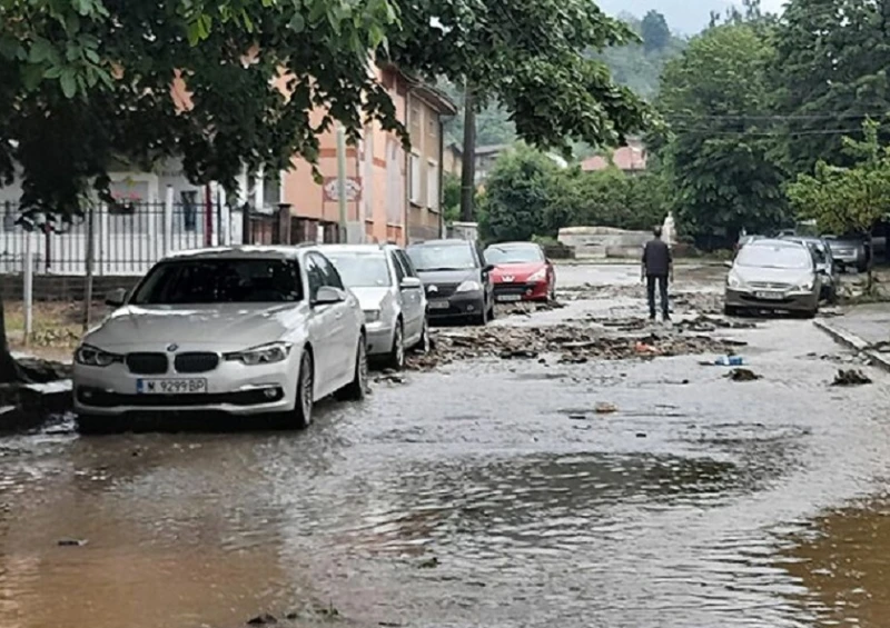 БЧК изпрати помощ на пострадалите от наводненията в Монтанско