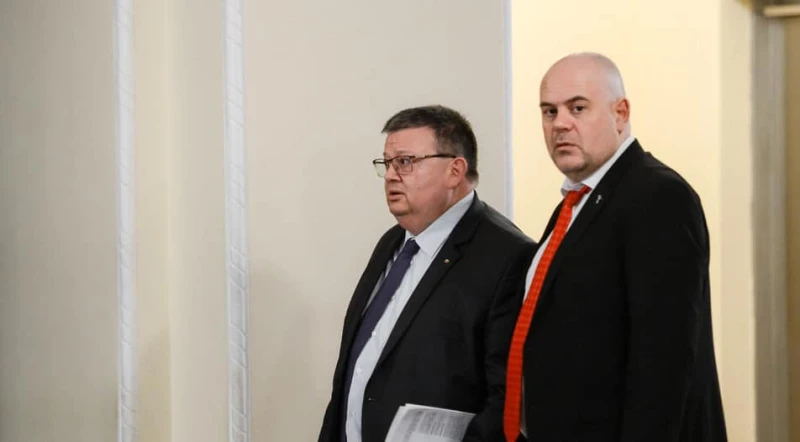 Петков в мрежата за двама бивши: Важното е, че промяната продължава