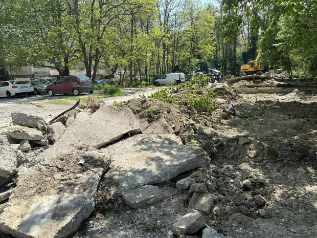 Районен кмет започна да разчиства директно с багери в Пловдив