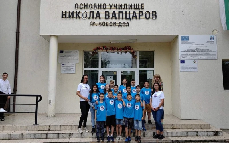 Ученици от Бобов дол завършиха Детско полицейско управление