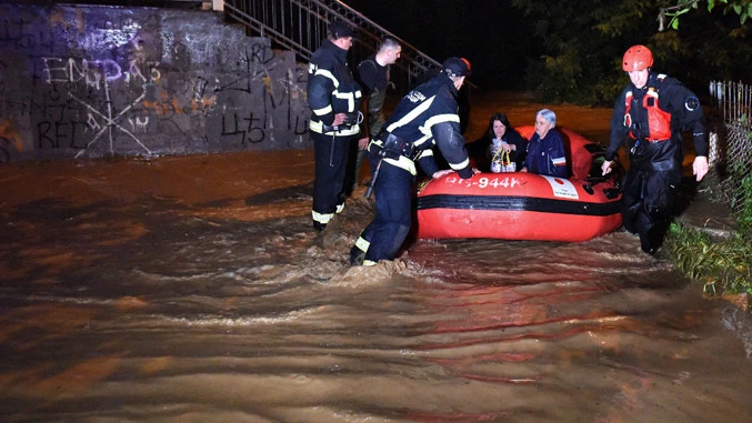 Проливните дъждове в Сърбия налагат евакуация в няколко района