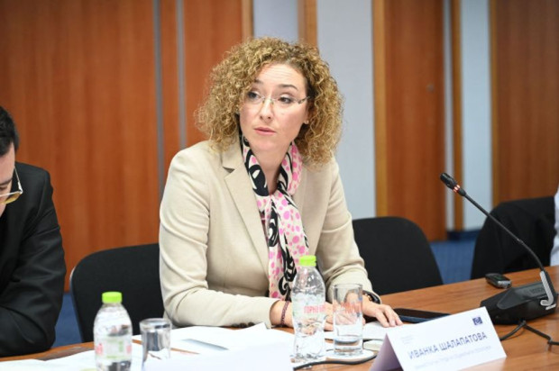 Министър Шалапатова на посещение в общините Берковица и Етрополе заради наводненията