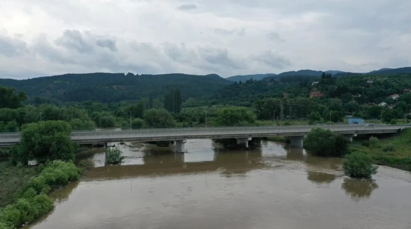 Движението под моста на завод "Зебра" в Кътина се възстановява