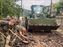 Военнослужещи от Сухопътните войски и днес помагат на хората в Берковица