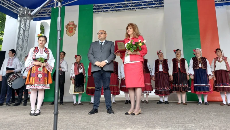 Вицепрезидентът откри в Разград третия регионален фестивал "Читалищата – живото наследство на България"