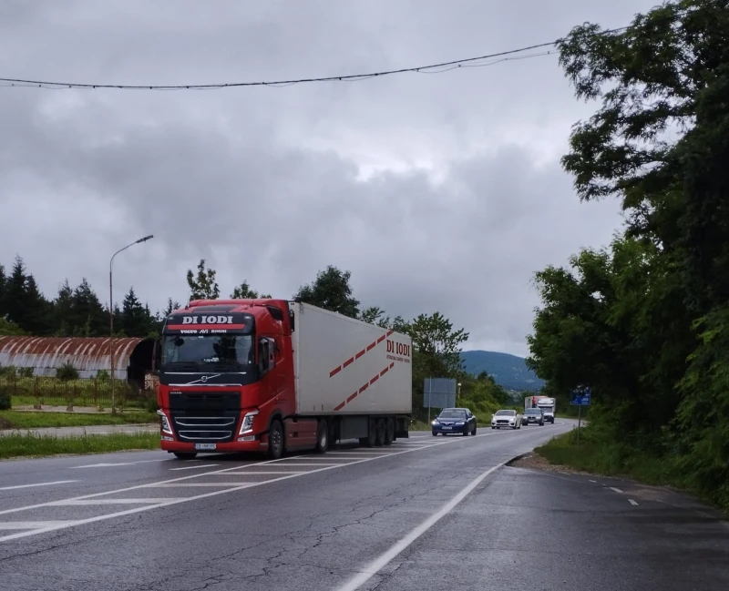 Спират камионите над 12 тона през прохода "Петрохан"