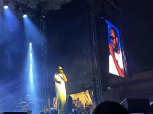 Шеметно изпълнение на Maitre Gims в Пловдив! Изкара на сцената ансамбъл "Тракия"!