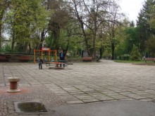 Оборудват детската площадка в Цар Симеоновата градина с фитнес уреди