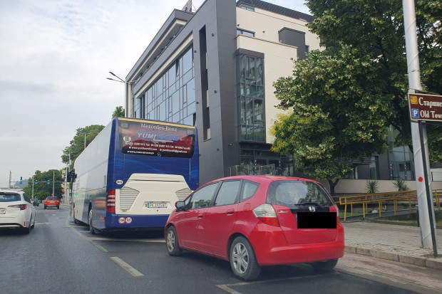 TD На паркирани в нарушение автобуси се натъква Plovdiv24 bg почти ежедневно на
