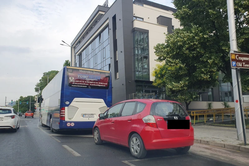 Автобуси превърнаха булевард в Пловдив в автогара