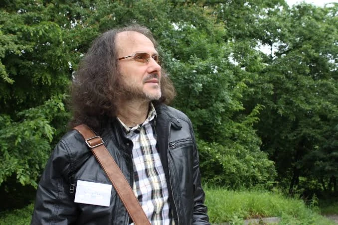 Петър Чухов, писател: Стихотворенията "хрумки" не са развити, не тече поезията, а е като някакво опръскване със спринцовка