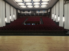 Напълно обновена функционално и интериорно е Концертна зала "Добрич"