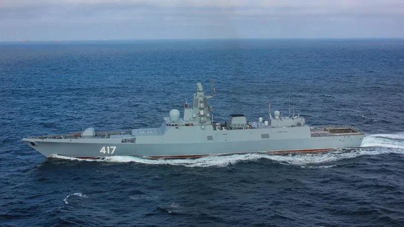 Руският кораб "Адмирал Горшков" е спасил 68 мигранти на бедстващ кораб в Средиземно море