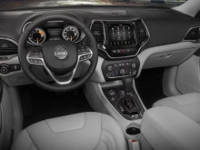 Шофьорка с Jeep Cherokee блъсна 5 коли в Пловдив!