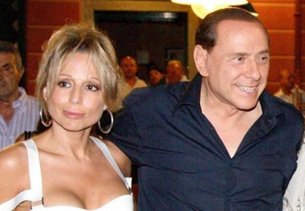 Всеки понеделник през последните 30 години Марина Берлускони и нейният брат Пиер Силвио обсъждат