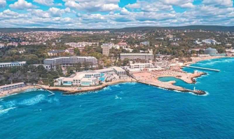 14 души са приети в болница след посещение на заведение на морето