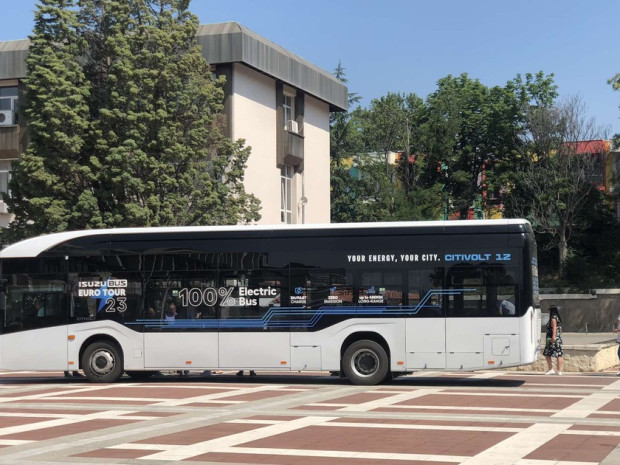</TD
>Новият 12-метров напълно електрически автобус на ИСУЗУ бе представен в