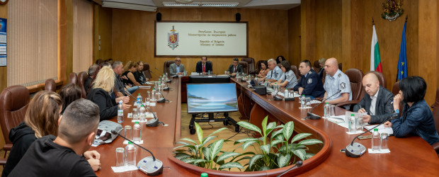 Министърът на вътрешните работи Калин Стоянов проведе среща с роднини