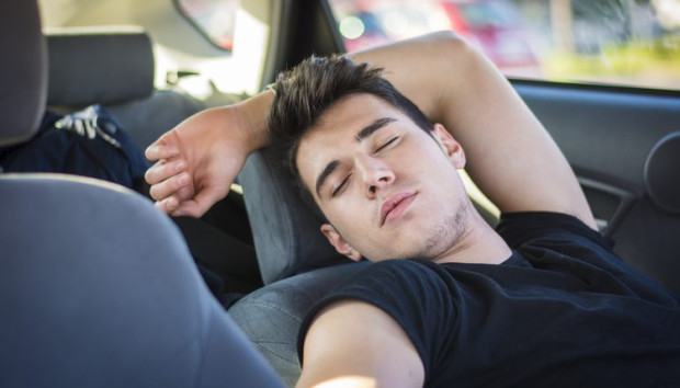 Гръцките власти предупреждават ако спите в колата си глобата